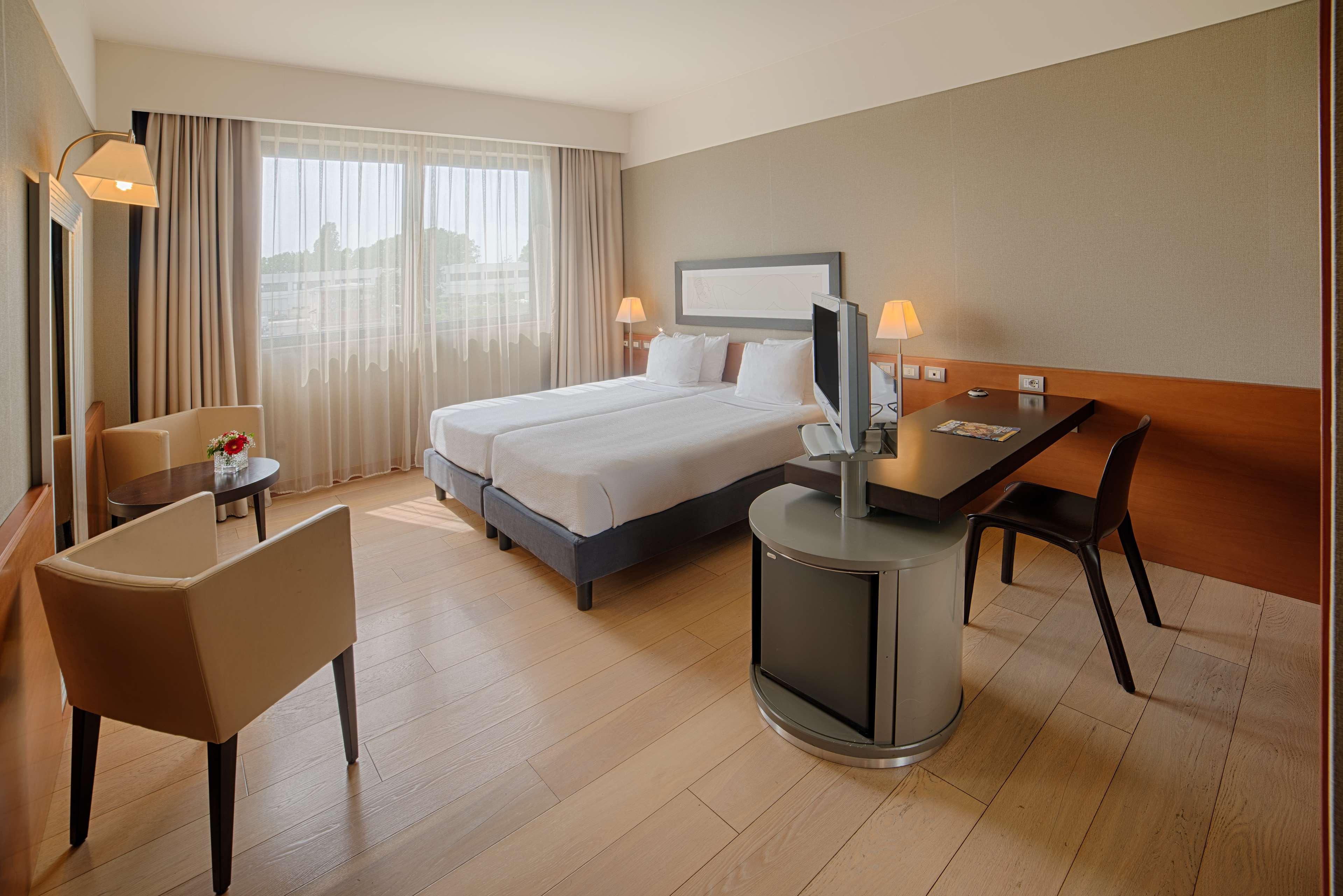 Nh Linate Hotel Peschiera Borromeo Ngoại thất bức ảnh